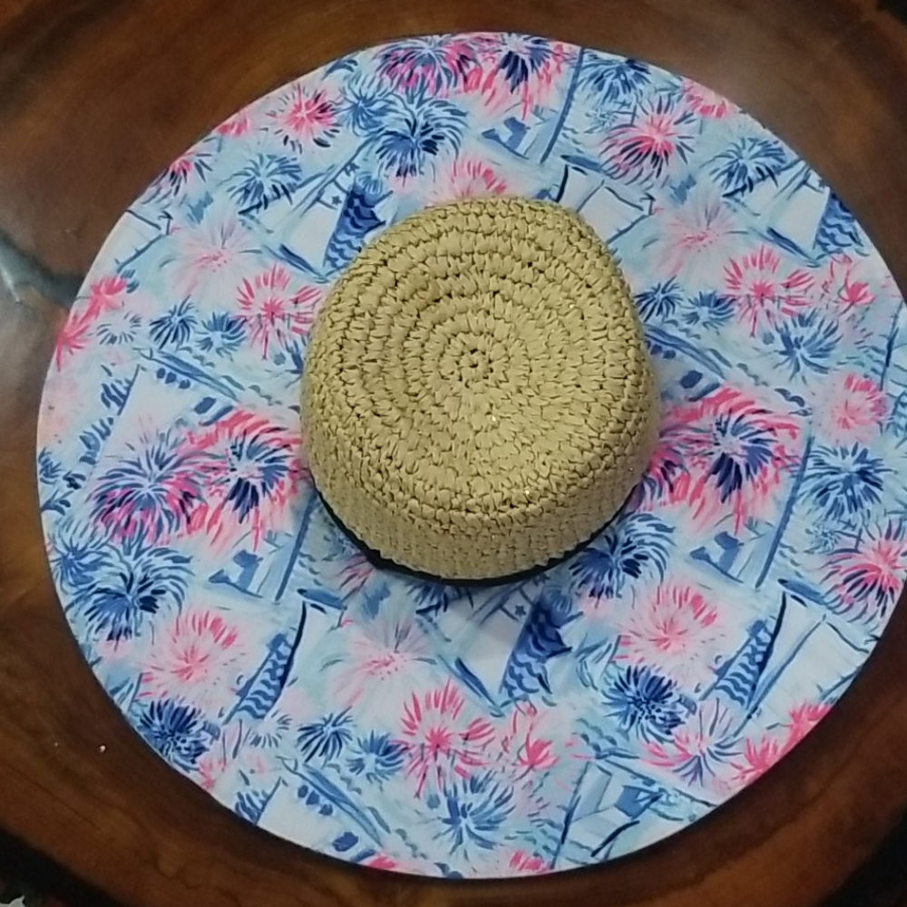 hat use 1 time for photos Like New
